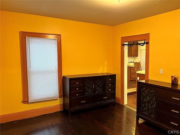 3rd image of 618 W Brighton Ave