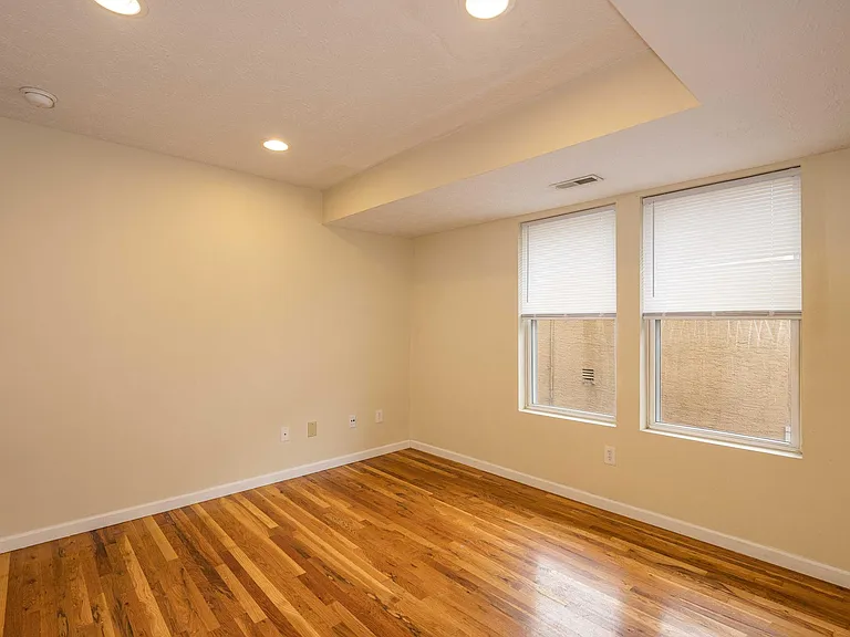299 E 15th Ave #4 — Photo 19