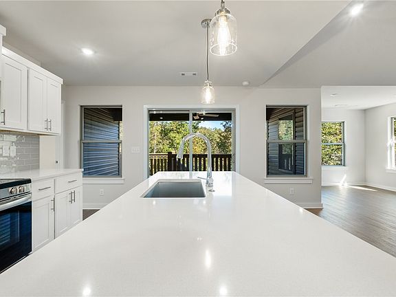 4th image of 27 Shetland Dr
