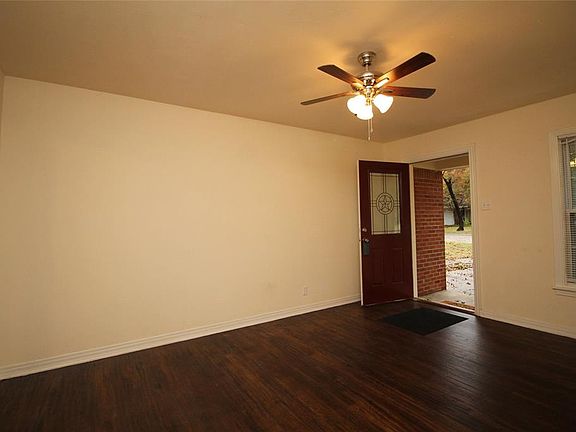 4th image of 729 Schilder Dr