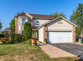 16 W Country Walk Dr, Round Lake Beach, IL