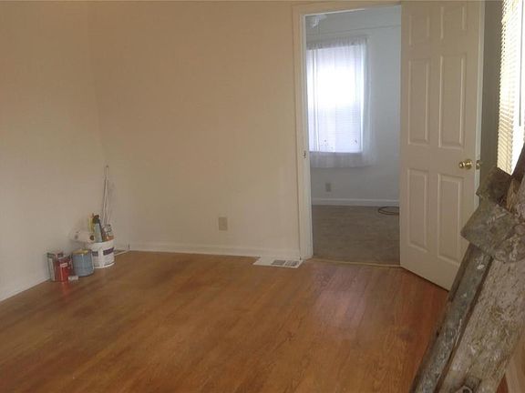 5th image of 5093 Lorraine Pl