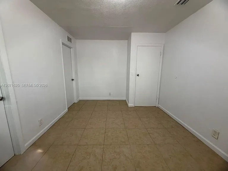 919 NW 2nd Ave #3 — Photo 9