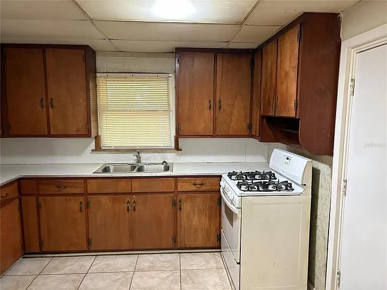 707 New York Dr — Photo 5