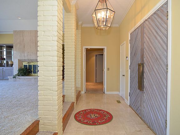 Travertine marble floors in the entry and kitchen