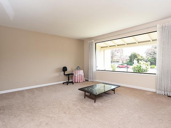 3rd image of 1037 Woodbine Way