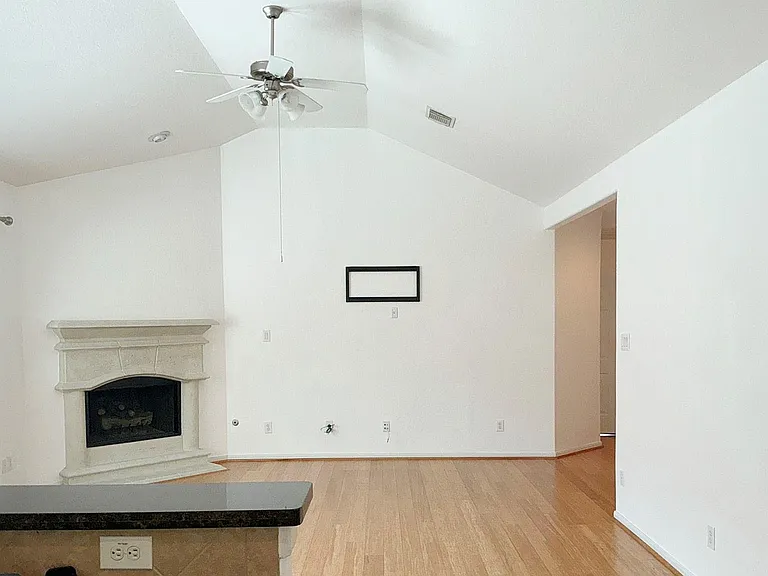 4435 Wellington Grove Ln — Photo 5