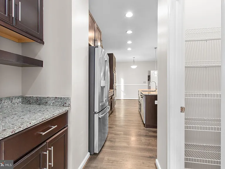 930 Forsythia Ln — Photo 18