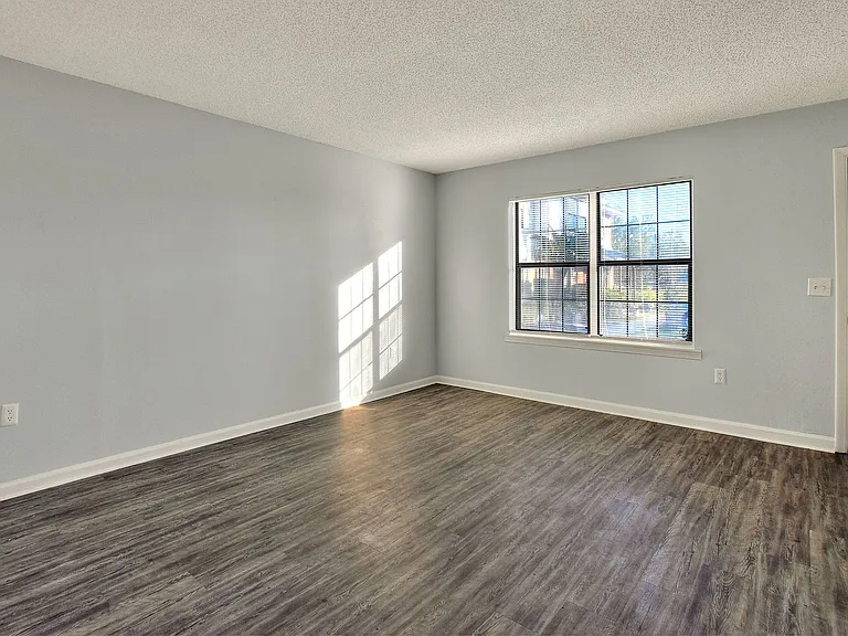1860 Avenue Q SW — Photo 6