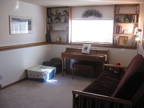 Family Room w/ Fireplace