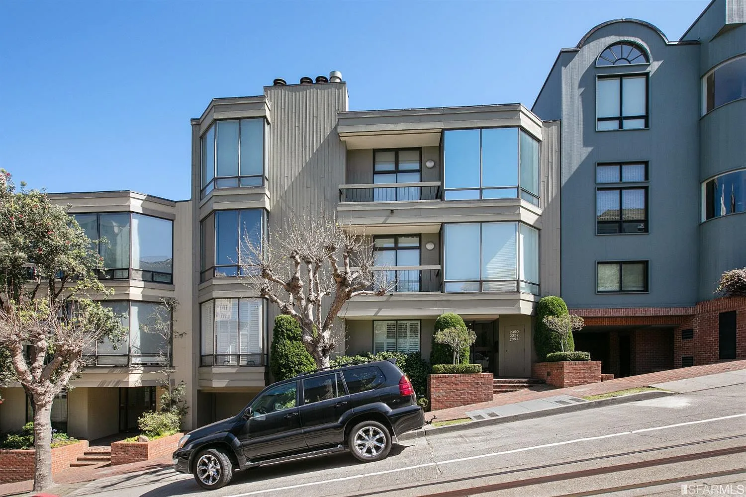 2354 Hyde St photo 1