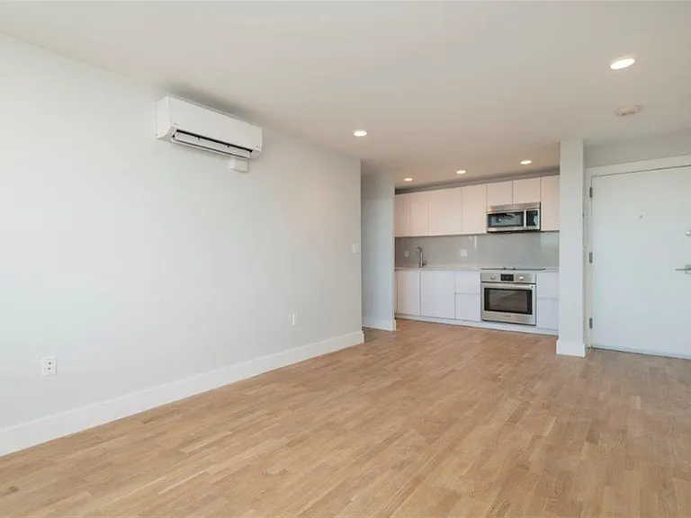 335 Harvard St #8 — Photo 3