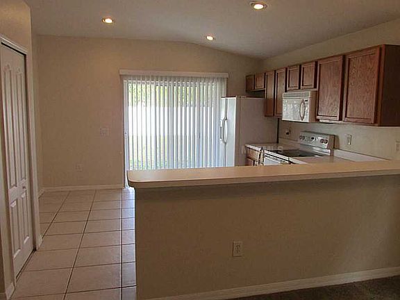 4th image of 8032 Carriage Pointe Dr