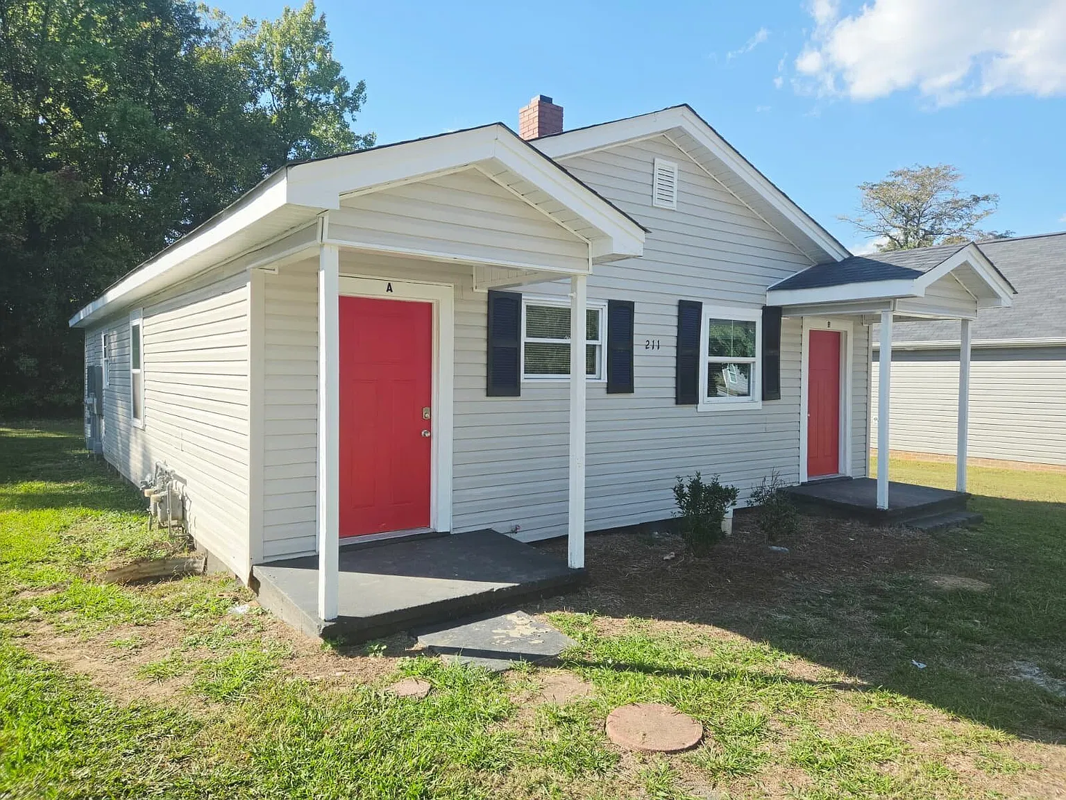 211 Morgan Pl — Photo 2