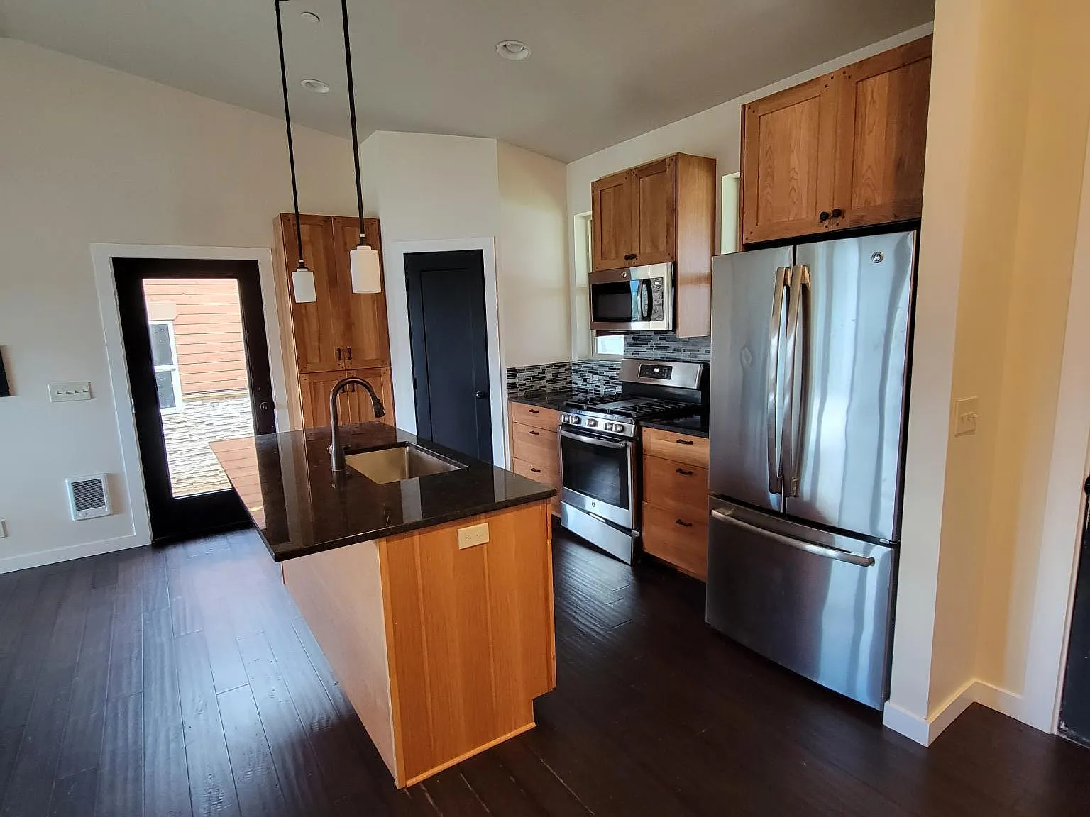 6308 Lakepointe Way — Photo 2