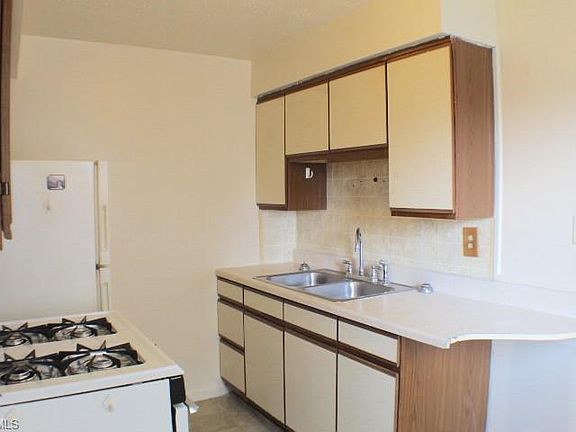 5th image of 19510 Muskoka Ave #Up