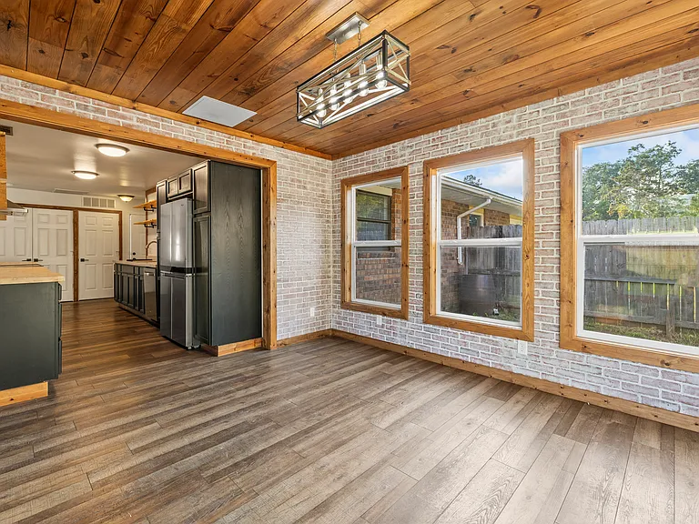 506 Greenbay Ave — Photo 15