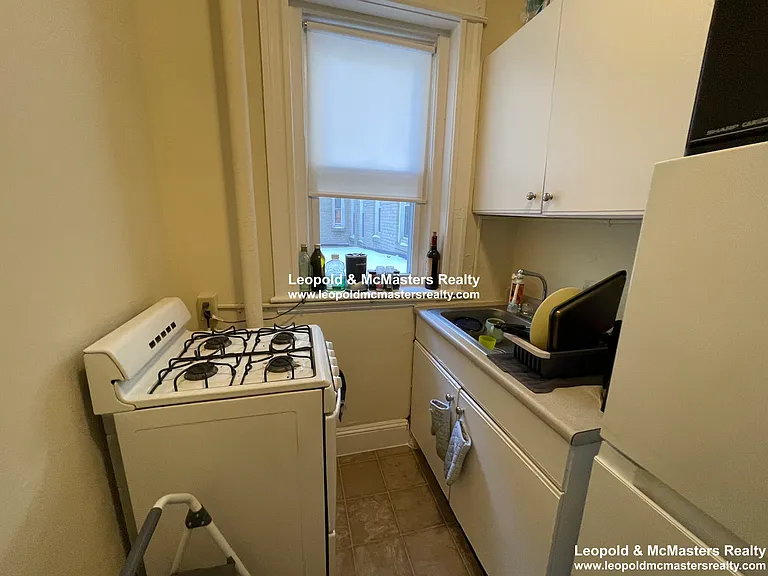 Kelton Street Apartments — Photo 37