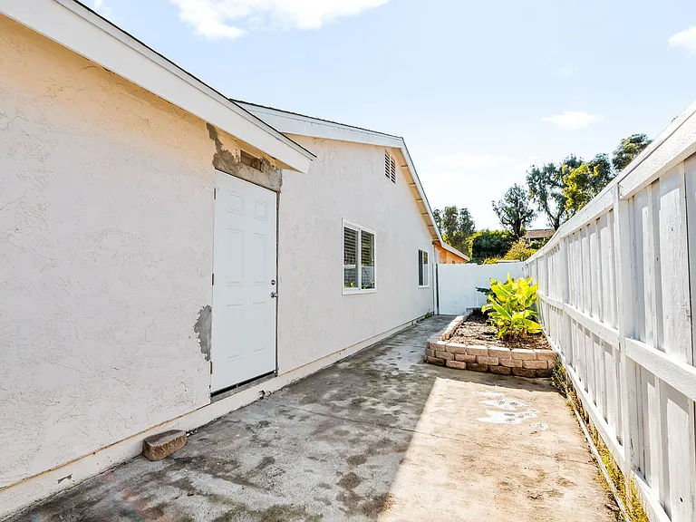 2039 Village Wood Rd — Photo 44
