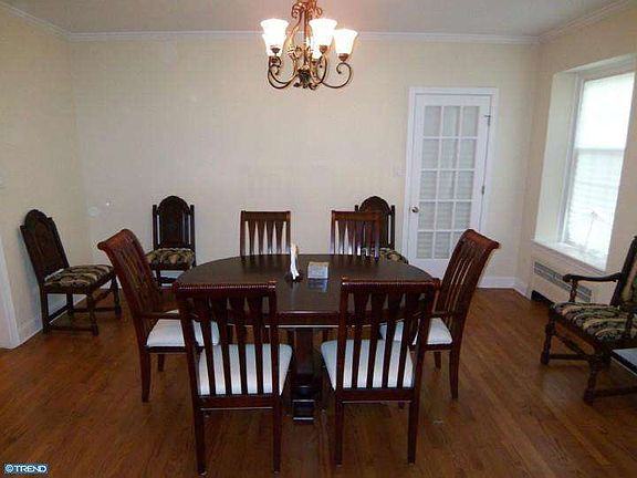 4th image of 5059 Woodbine Ave