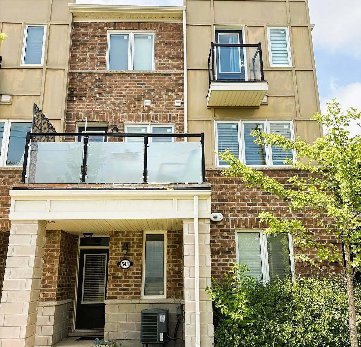 3 bed, $2,550 — Photo 1
