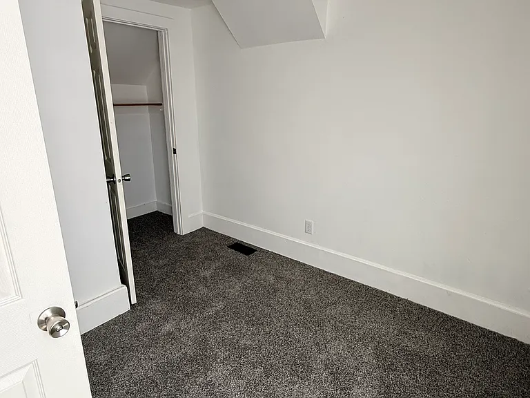 621 Hackett St — Photo 3