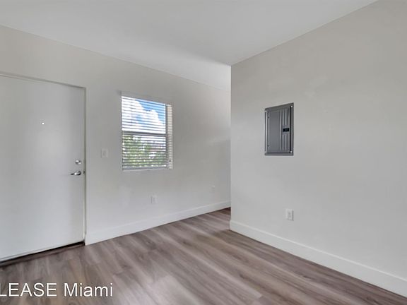 4th image of 1710 NW 1st Ct #19