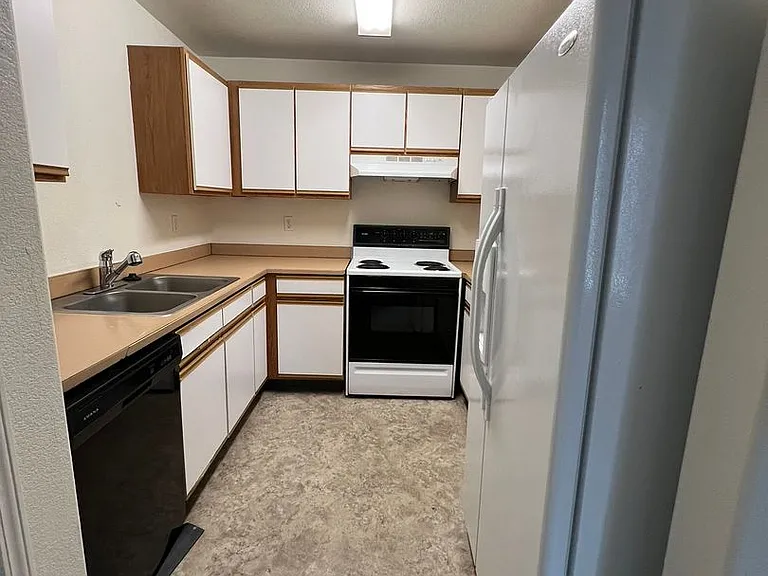 326 Old Fort Rd — Photo 2