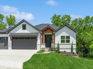 310 SW 17th St, Oak Grove, MO 64075