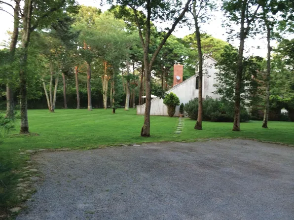 https://photos.zillowstatic.com/fp/c6dcba0ee3083b1b9813e7feb6ad9da5-p_e.webp