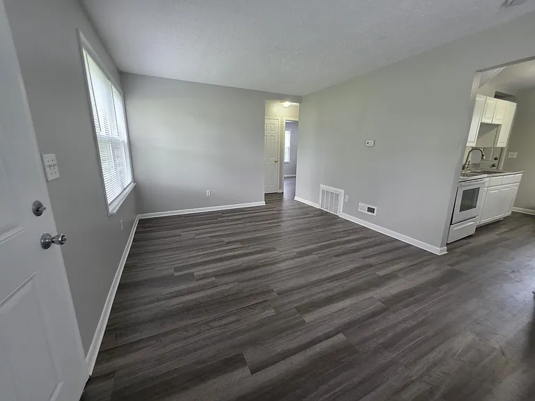 3028 Woodland Ave — Photo 2