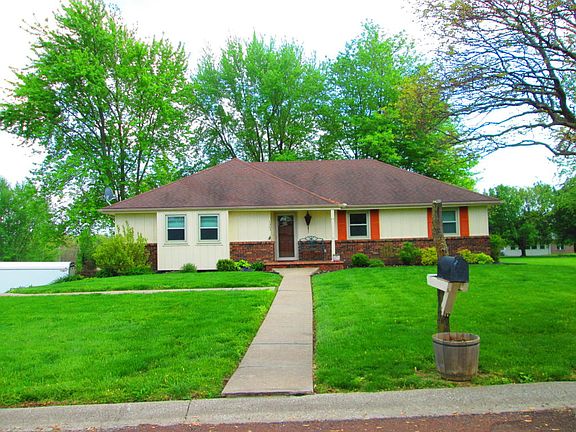 2nd image of 1303 Cambridge Cir