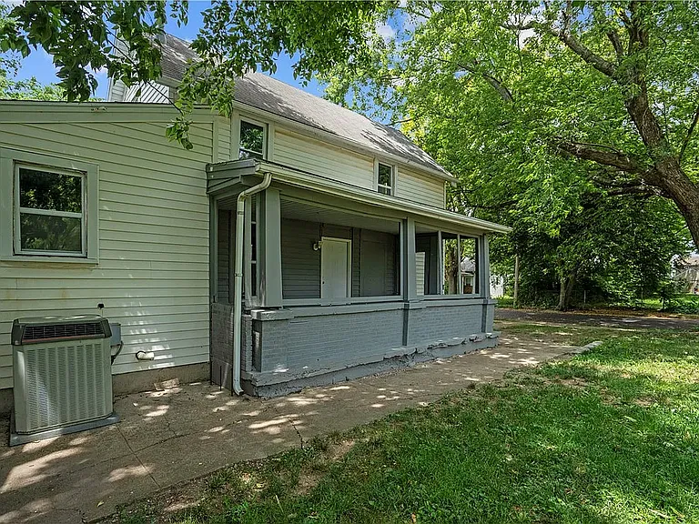 48 Sherman St — Photo 2