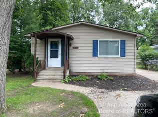 586 E Baker Rd, Highland, MI 48357