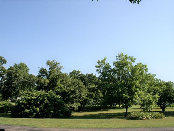 5th image of 2801 Woodland Dr