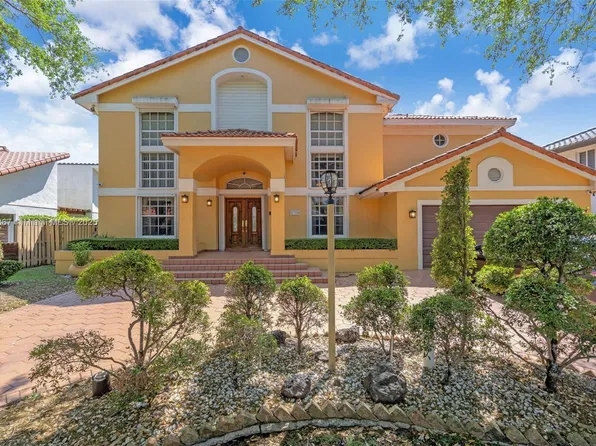 8320 NW 167th Ter, Miami Lakes, FL 33016