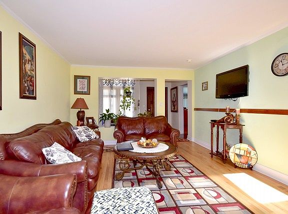 4th image of 7913 N Oconto Ave
