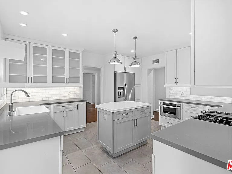 6611 W 6th St — Photo 11