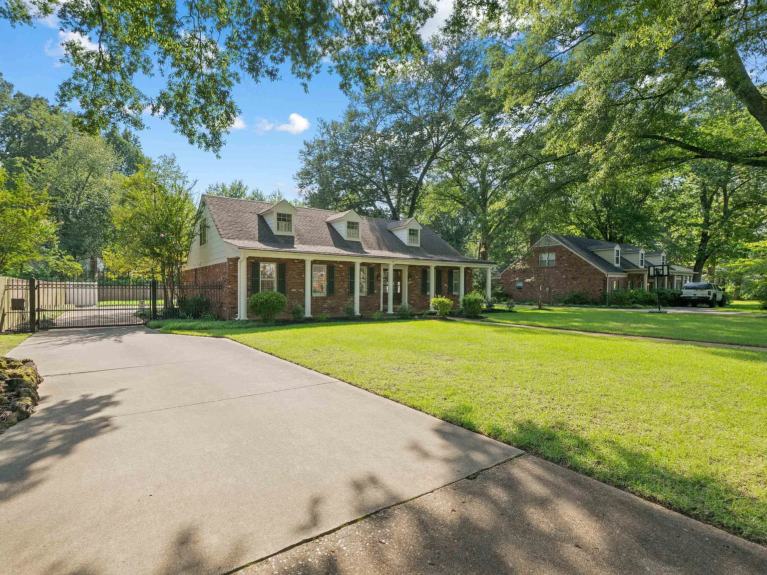 3 bed, 3.5 bath, 2603 sqft, $2,950 — Photo 2