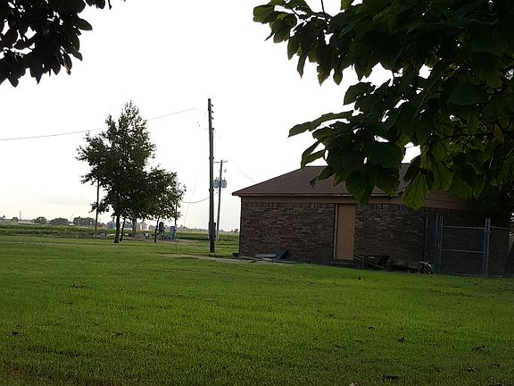 Side storage room on garage