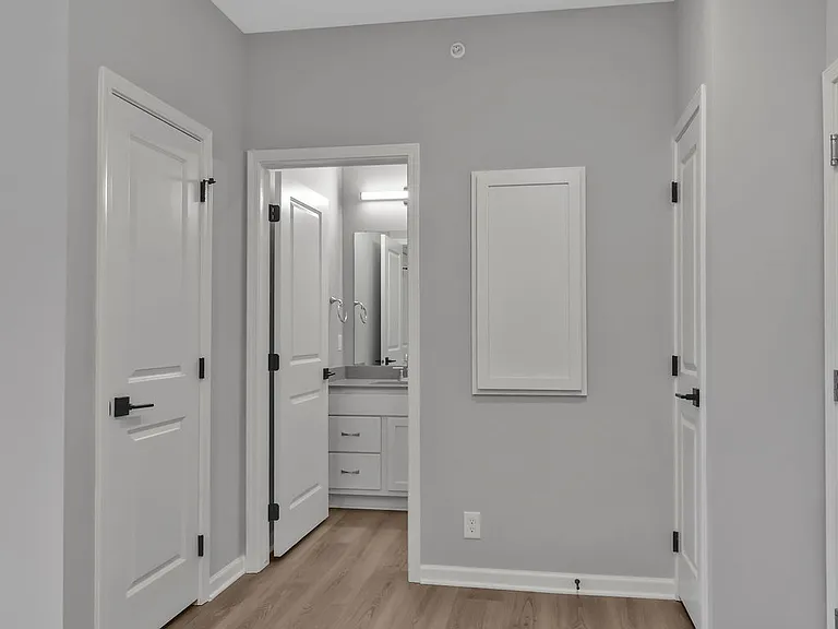 The Creek Apartments — Photo 4