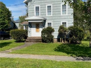 33 Salina St, Lacona, NY 13083