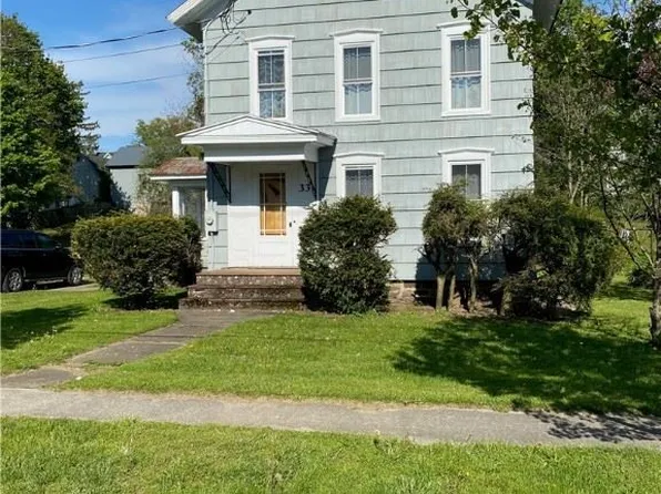 33 Salina St, Lacona, NY 13083