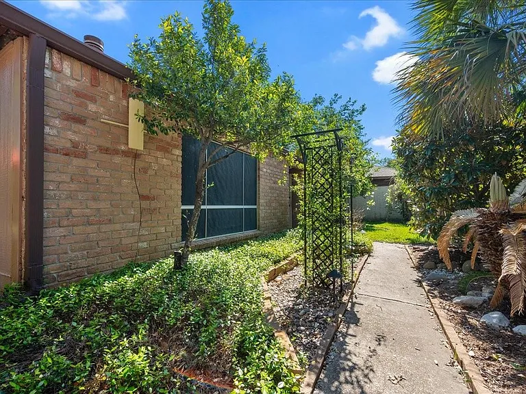 8342 Silvan Wind Ln — Photo 10