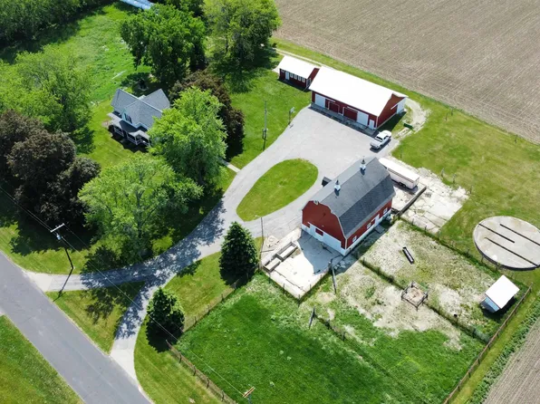 7016 S Carvers Rock Rd, Clinton, WI 53525