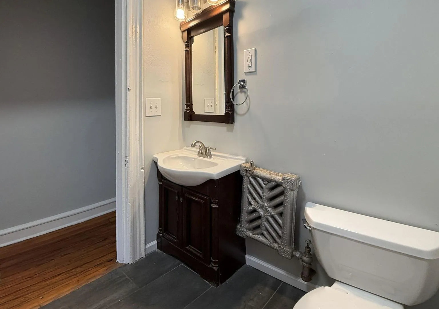 441 E Walnut Ln — Photo 2