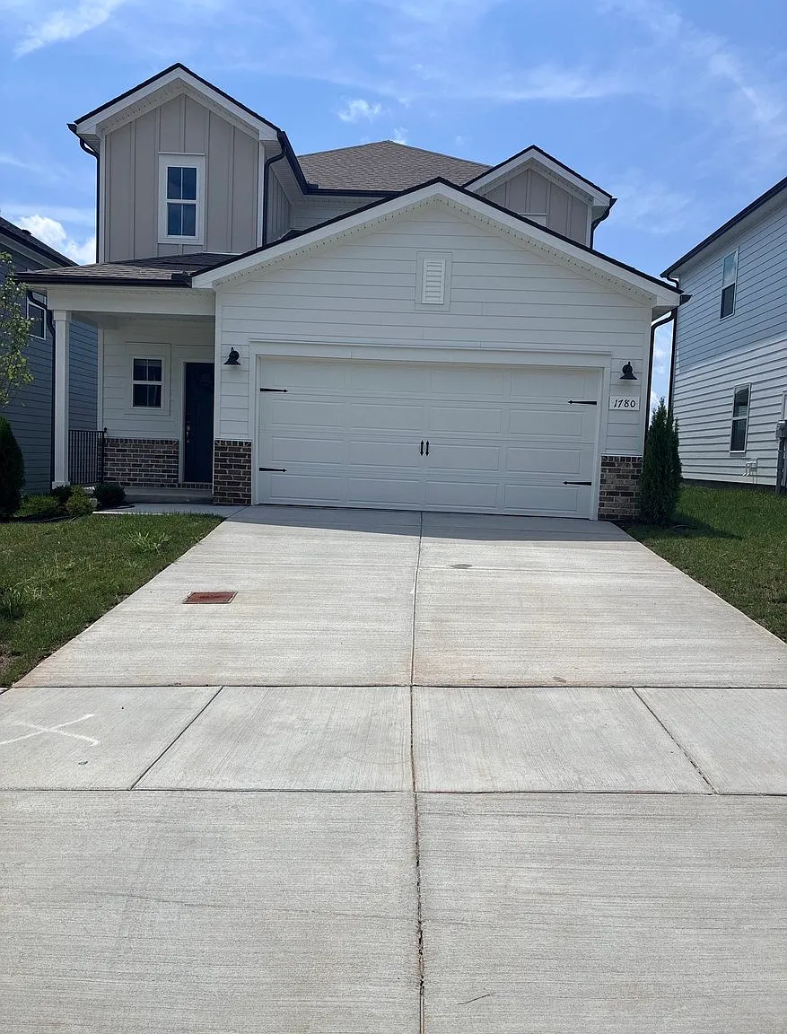 4 bed, 2018 sqft, $2,800 — Photo 2