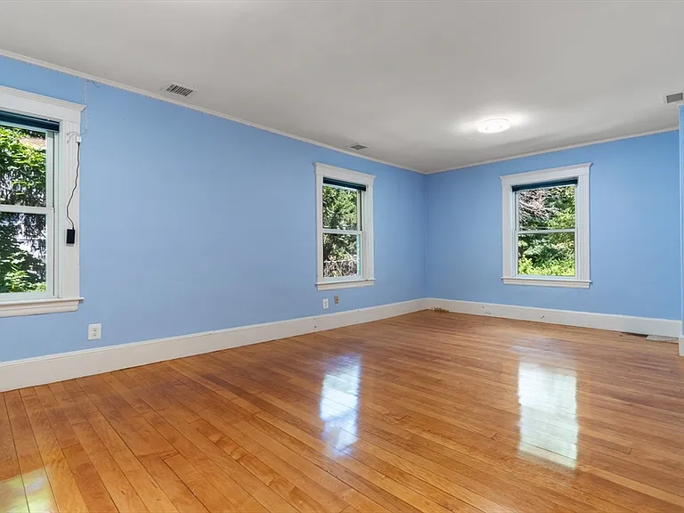 161 Highland Ave — Photo 15