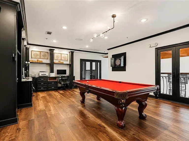 3777 Peachtree Rd NE #1105 — Photo 26