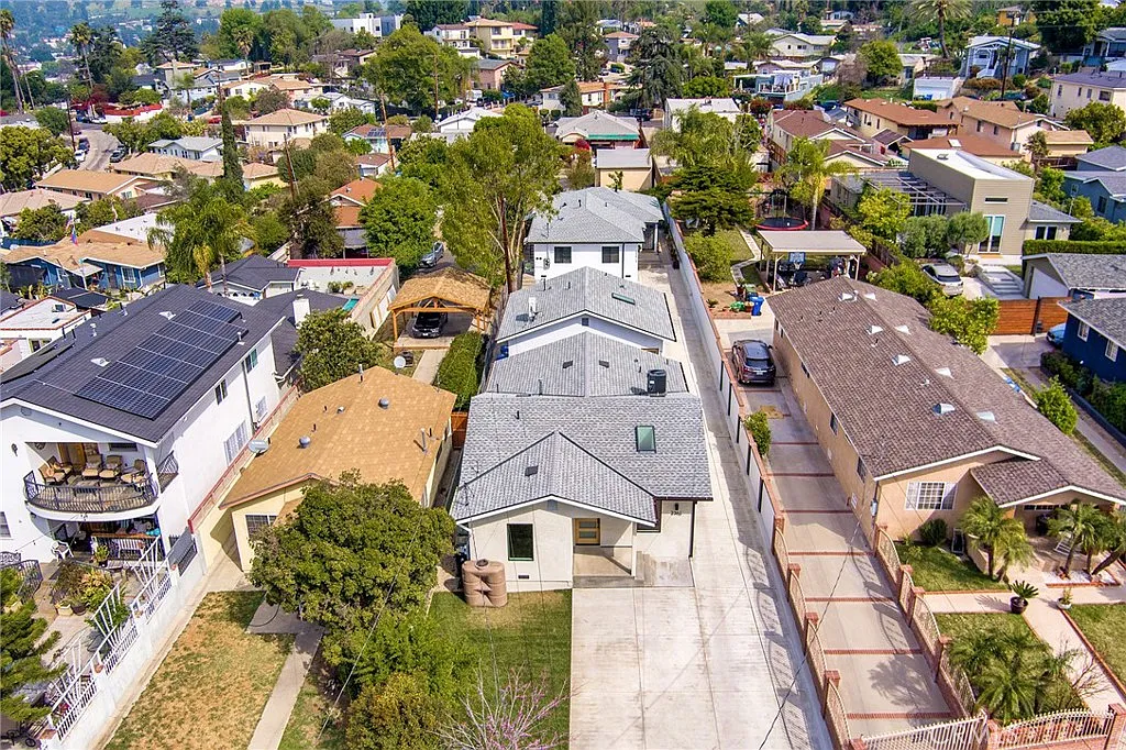 Building Photo - 2361 Moss Ave #1/4